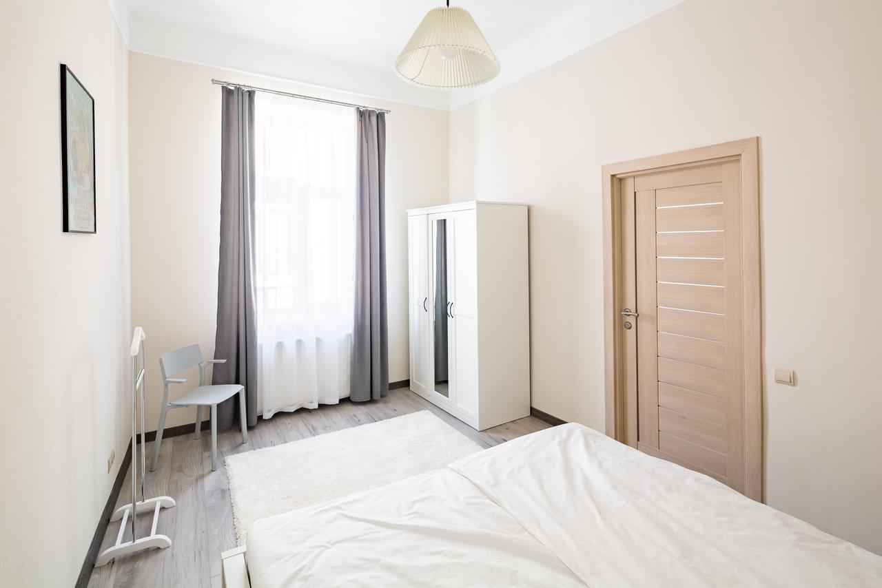 #1 Apartment Lviv Eksteriør billede
