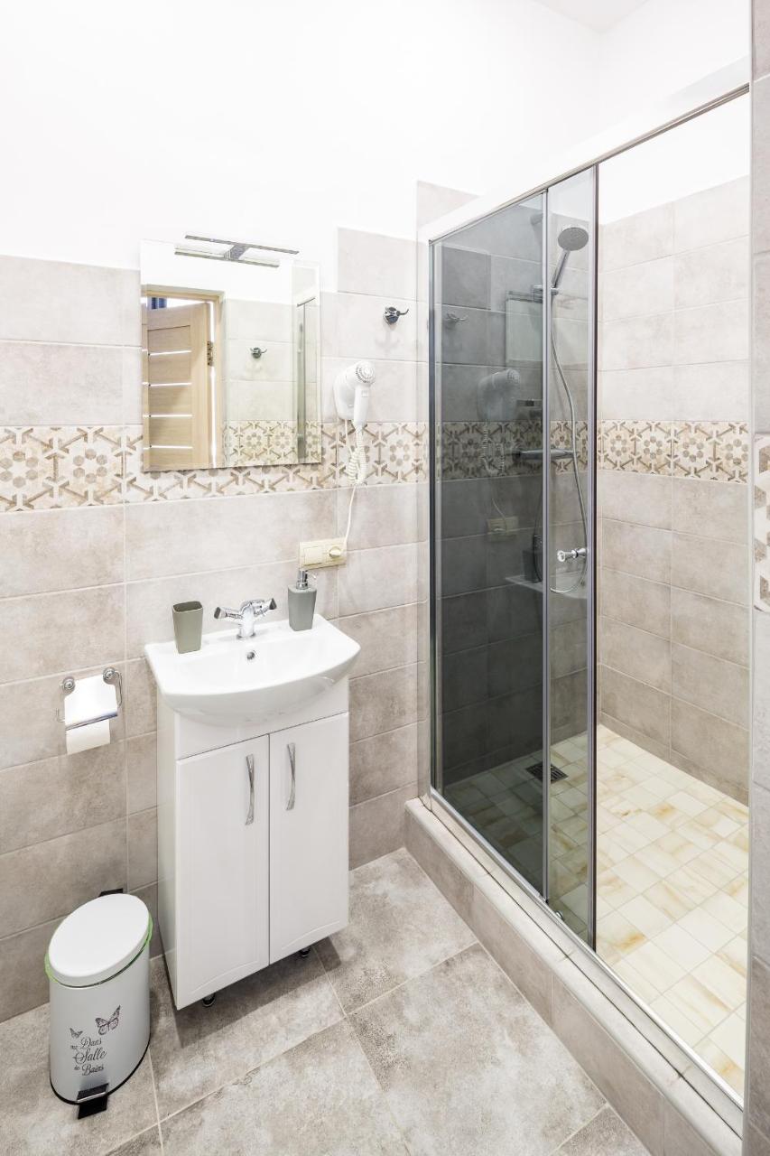 #1 Apartment Lviv Eksteriør billede