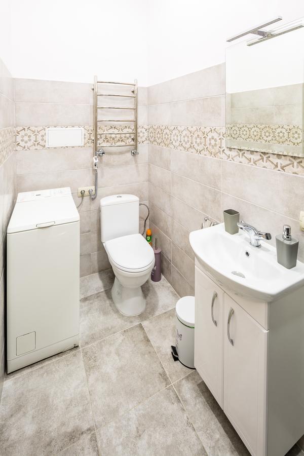 #1 Apartment Lviv Eksteriør billede