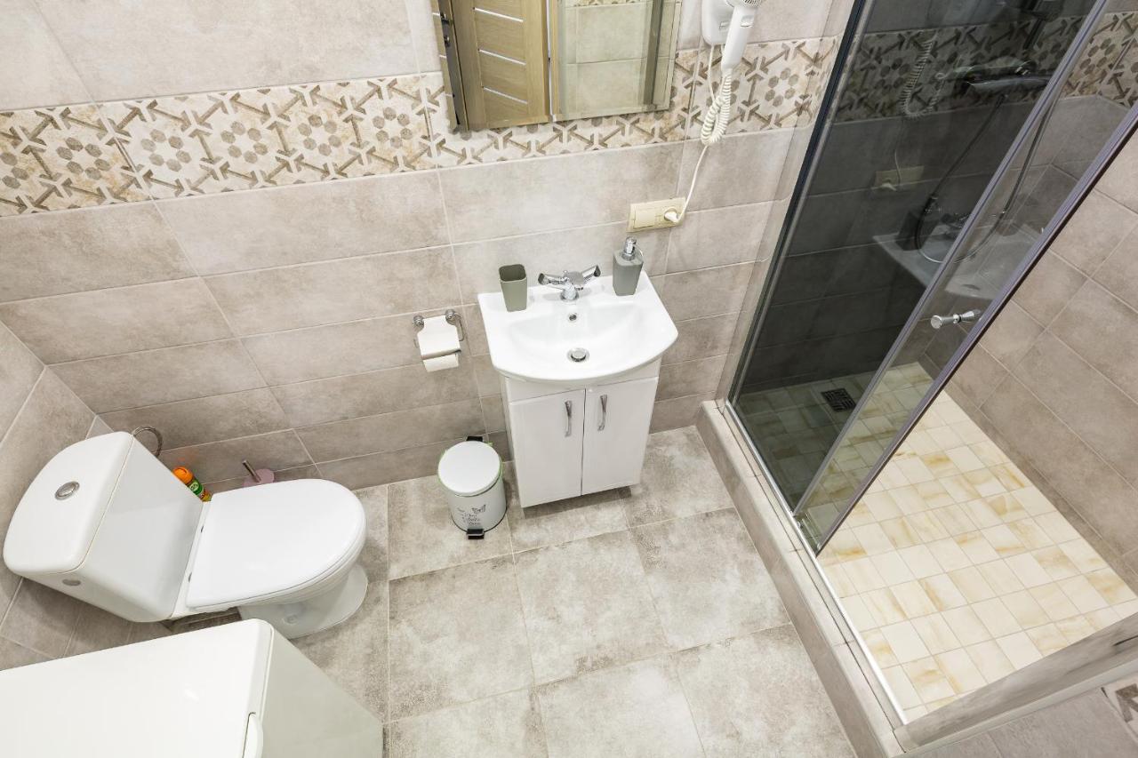 #1 Apartment Lviv Eksteriør billede